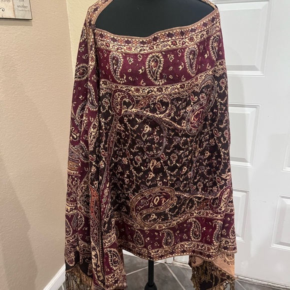 pashmina Other - Pashmina Burgundy and Tan Paisley Scarf